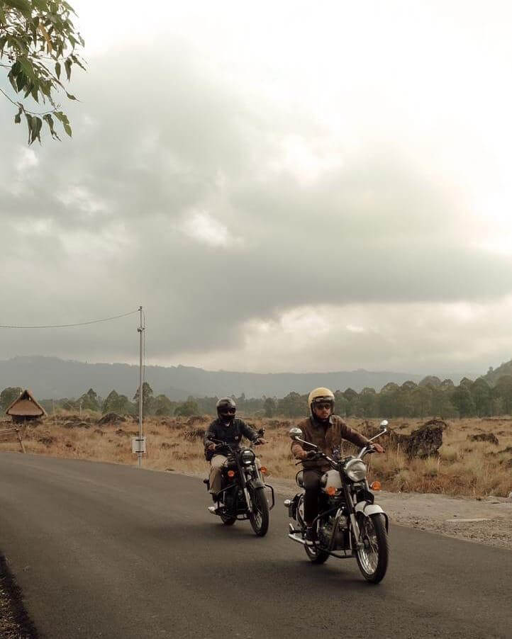 Tour dengan Royal Enfield Classic Stealth Black di bali