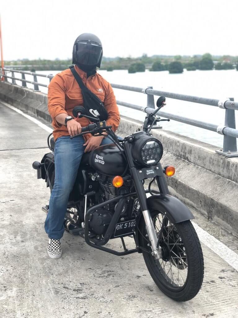 rental Royal Enfield Classic Stealth Black di bali